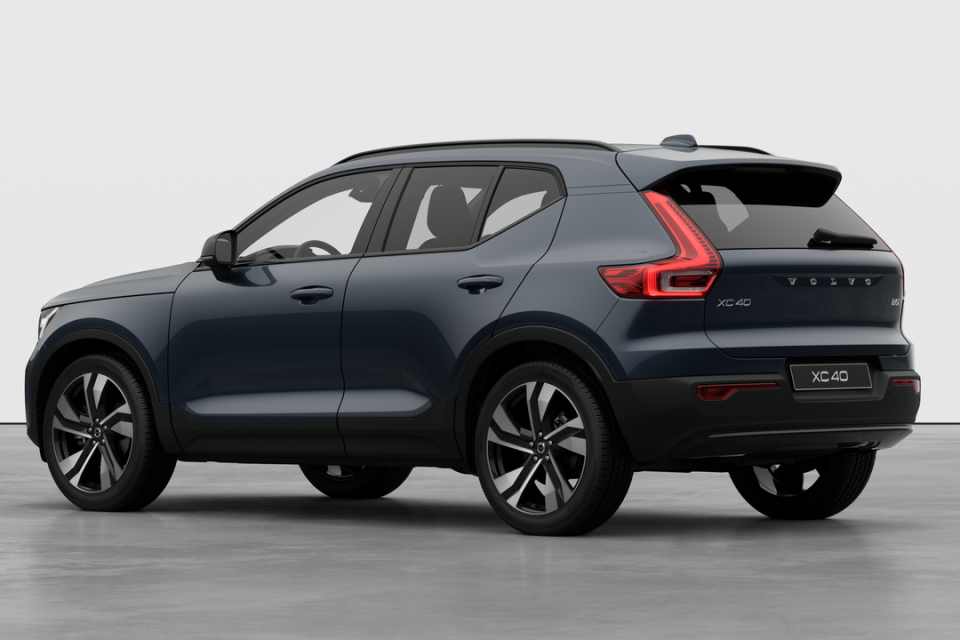 2026 Volvo XC40 - Image 2