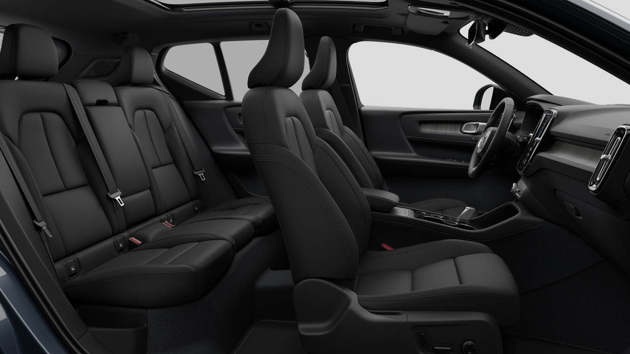 2026 Volvo XC40 - Image 13