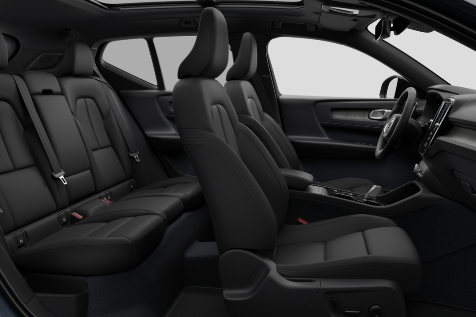 2026 Volvo XC40 - Image 13