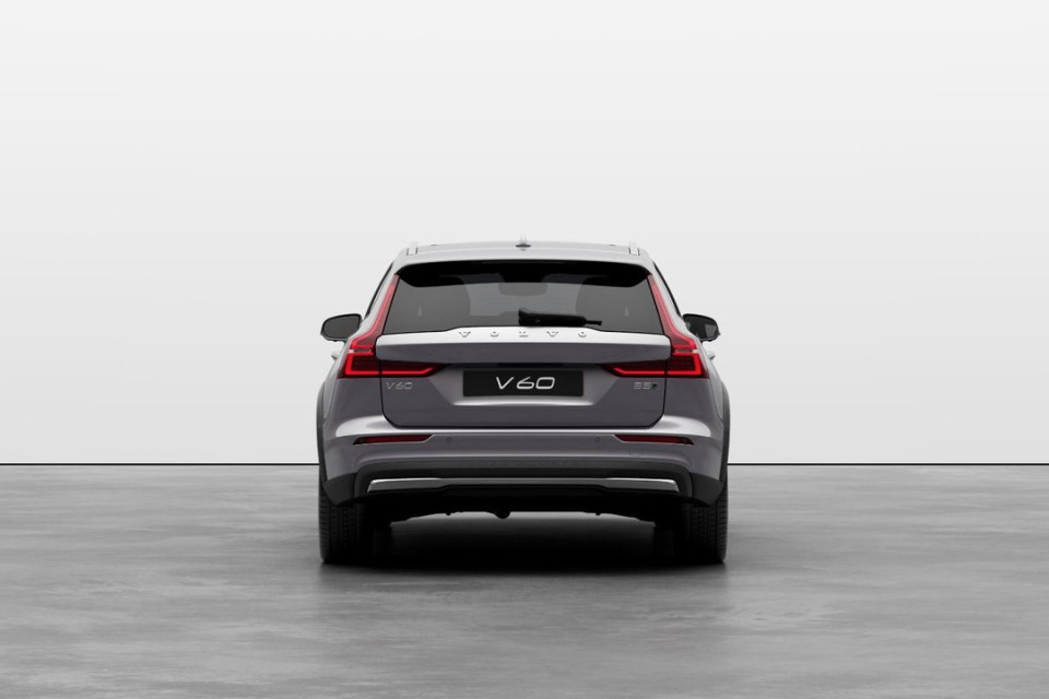 2026 Volvo V60 Cross Country - Image 4