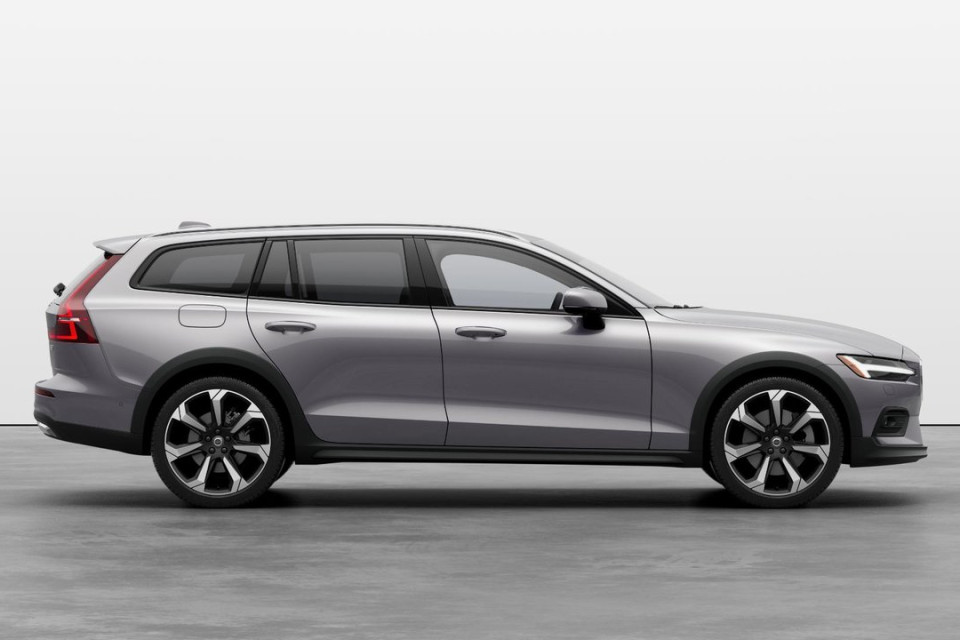 2026 Volvo V60 Cross Country - Image 5