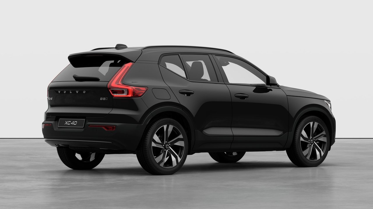 2026 Volvo XC40 - Image 4