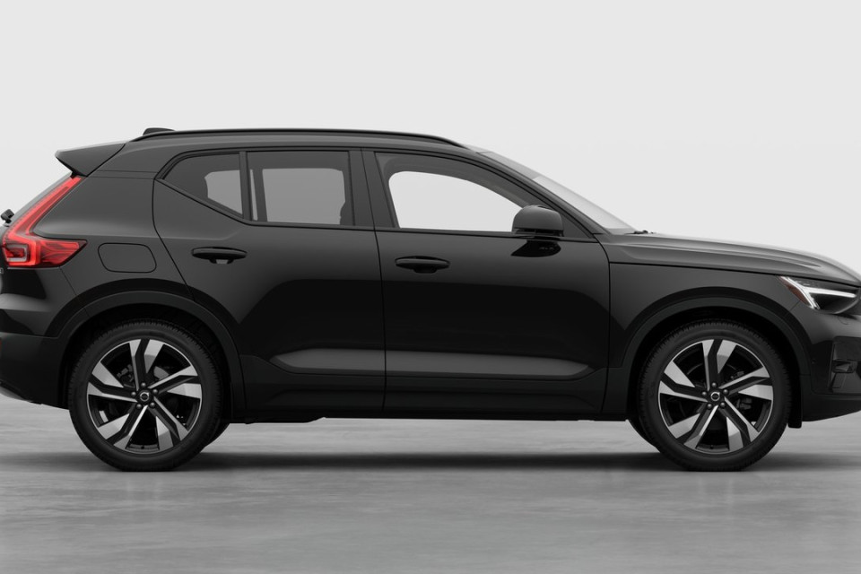 2026 Volvo XC40 - Image 7