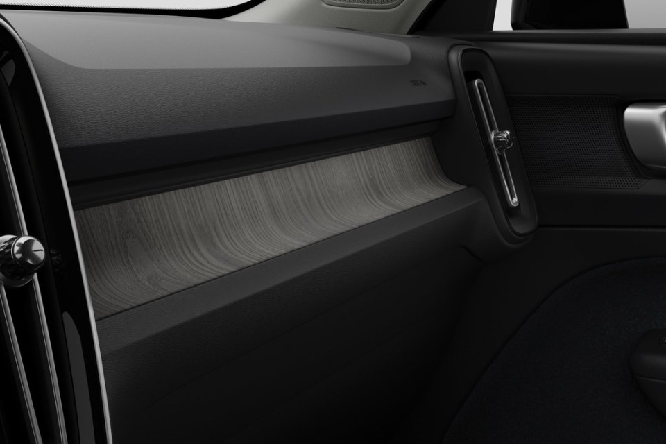 2026 Volvo XC40 - Image 9
