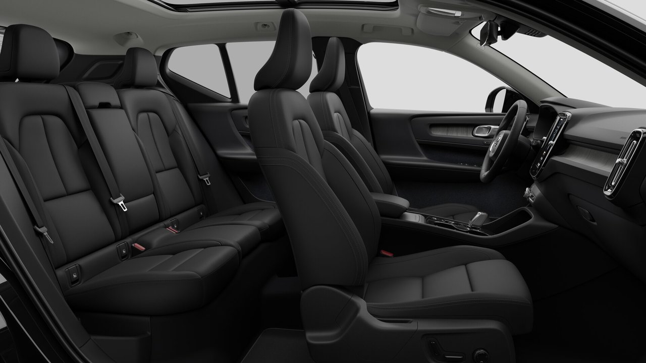 2026 Volvo XC40 - Image 13