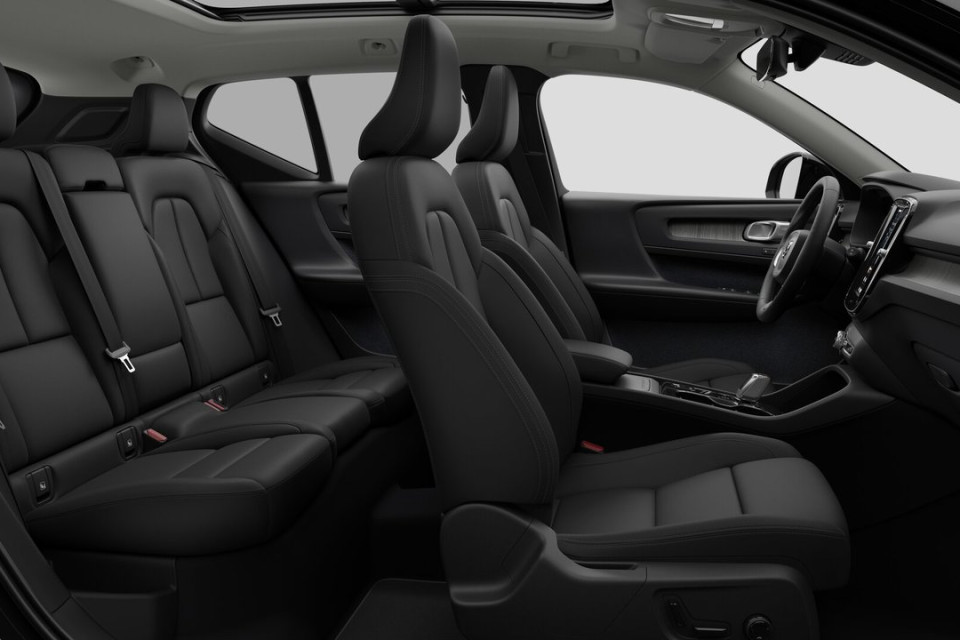 2026 Volvo XC40 - Image 13