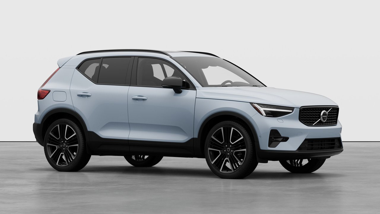 2026 Volvo XC40 - Image 3