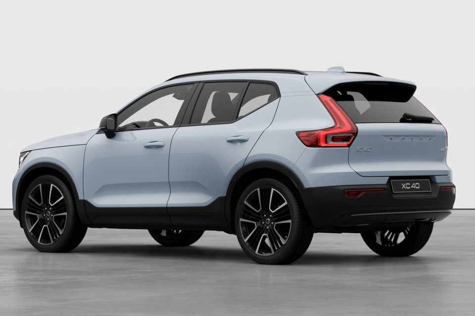 2026 Volvo XC40 - Image 2