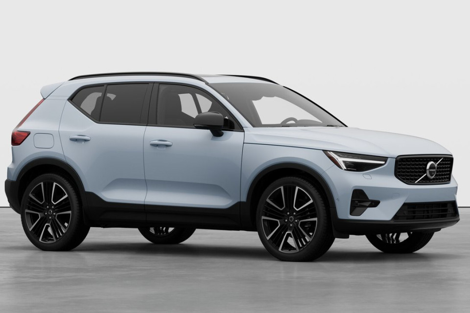 2026 Volvo XC40 - Image 3