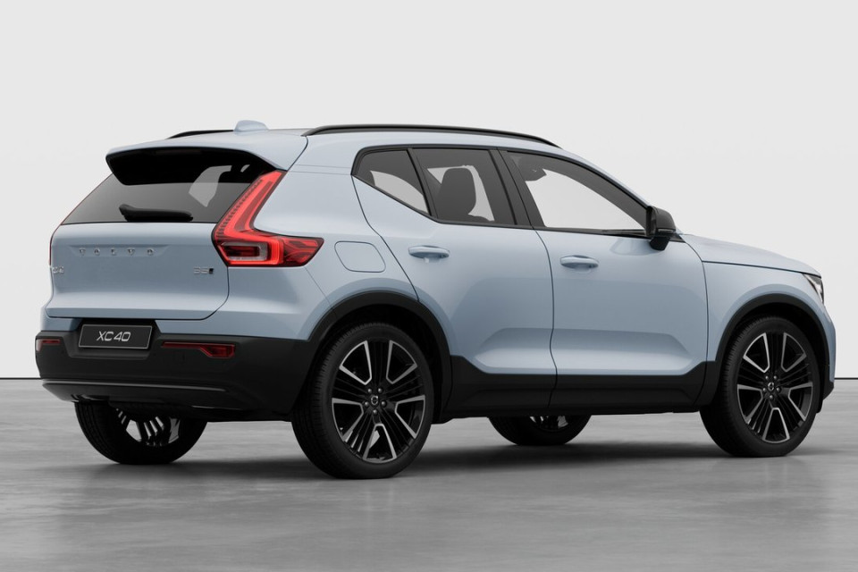 2026 Volvo XC40 - Image 4
