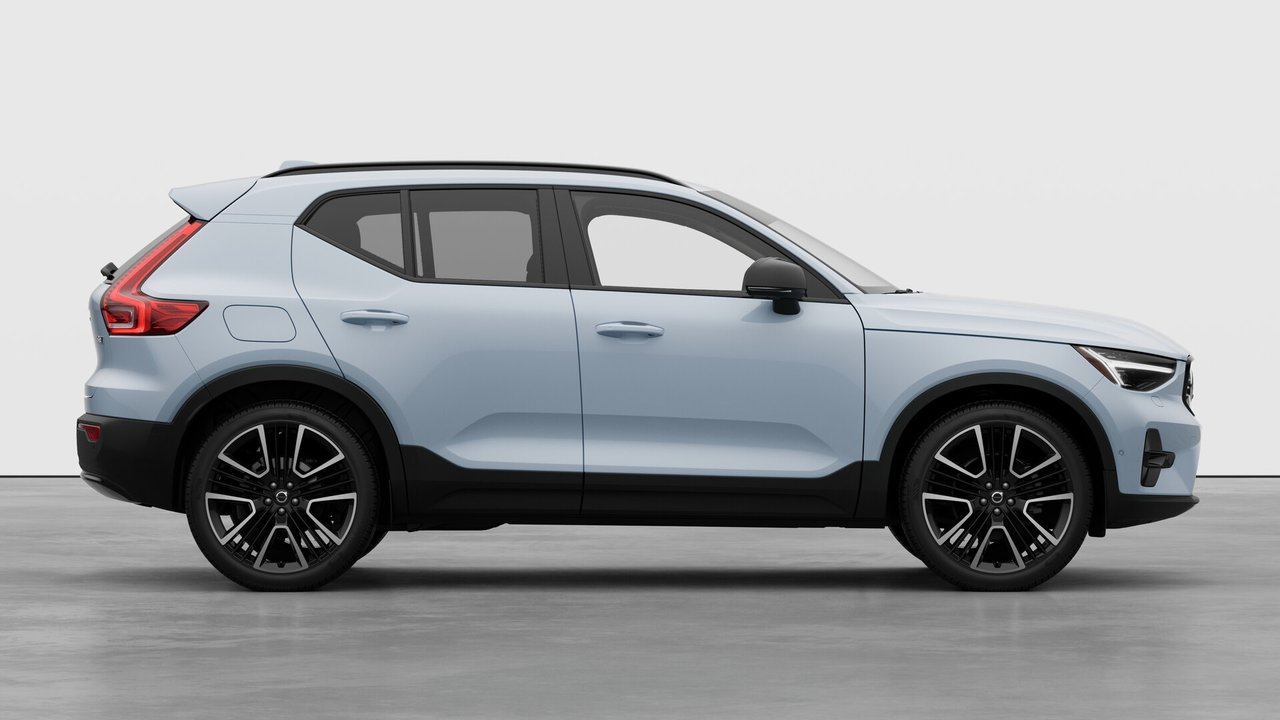 2026 Volvo XC40 - Image 7