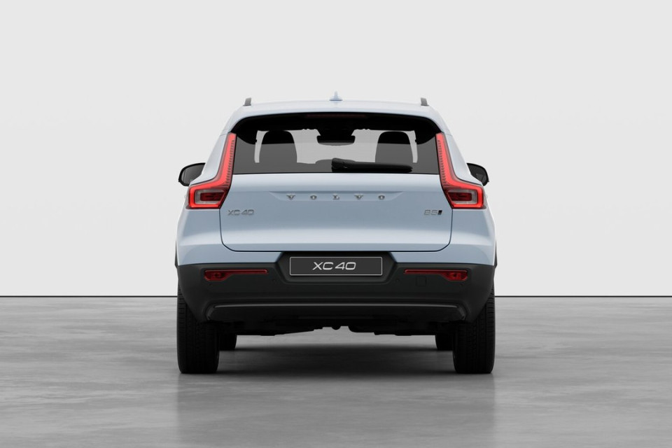 2026 Volvo XC40 - Image 6