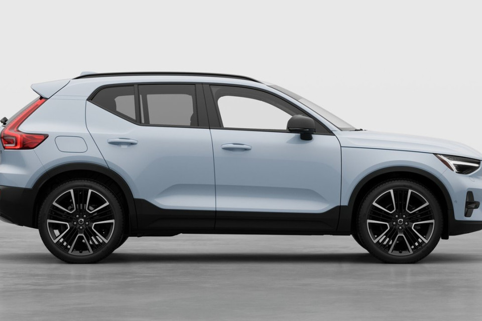 2026 Volvo XC40 - Image 7