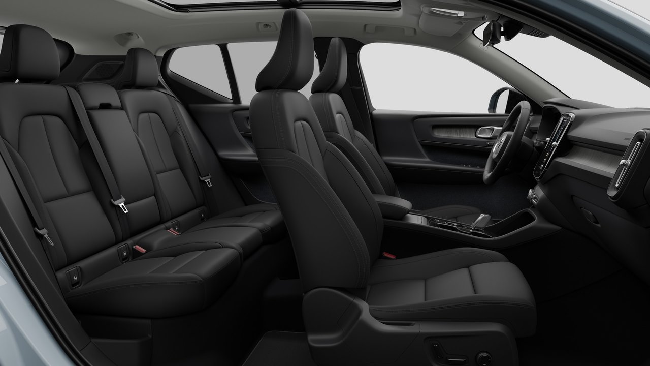 2026 Volvo XC40 - Image 13