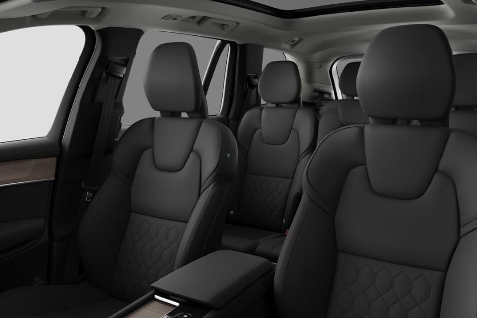 2026 Volvo XC90 PLUG-IN HYBRID - Image 12