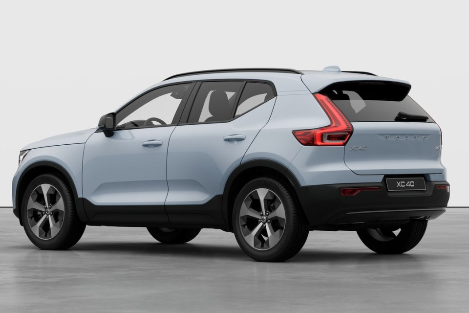 2026 Volvo XC40 - Image 2