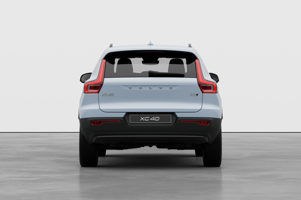 2026 Volvo XC40 - Image 6
