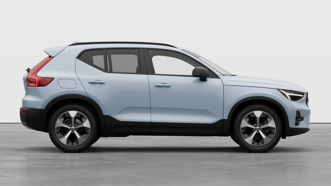 2026 Volvo XC40 - Image 7