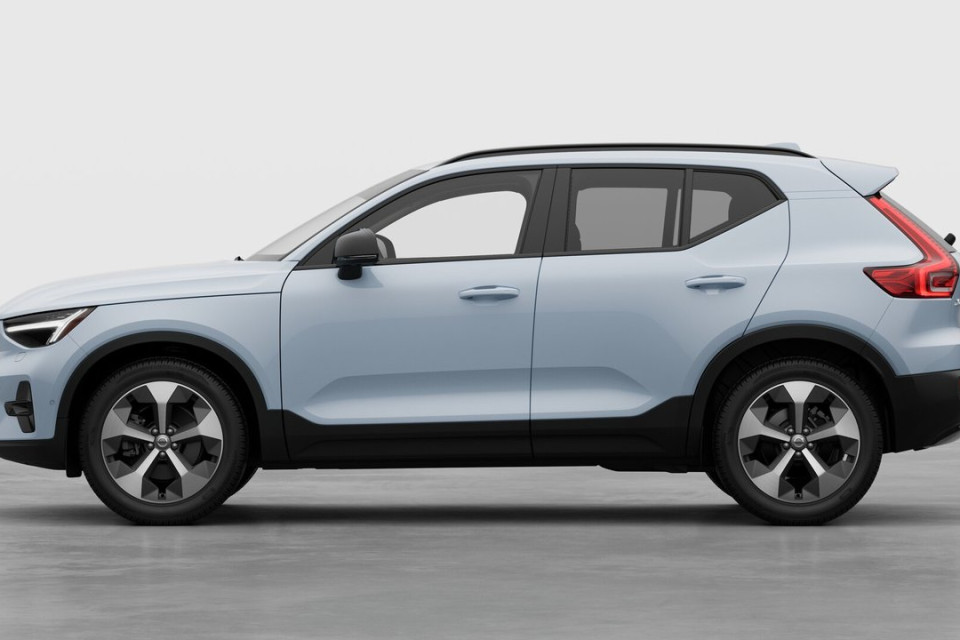 2026 Volvo XC40 - Image 8