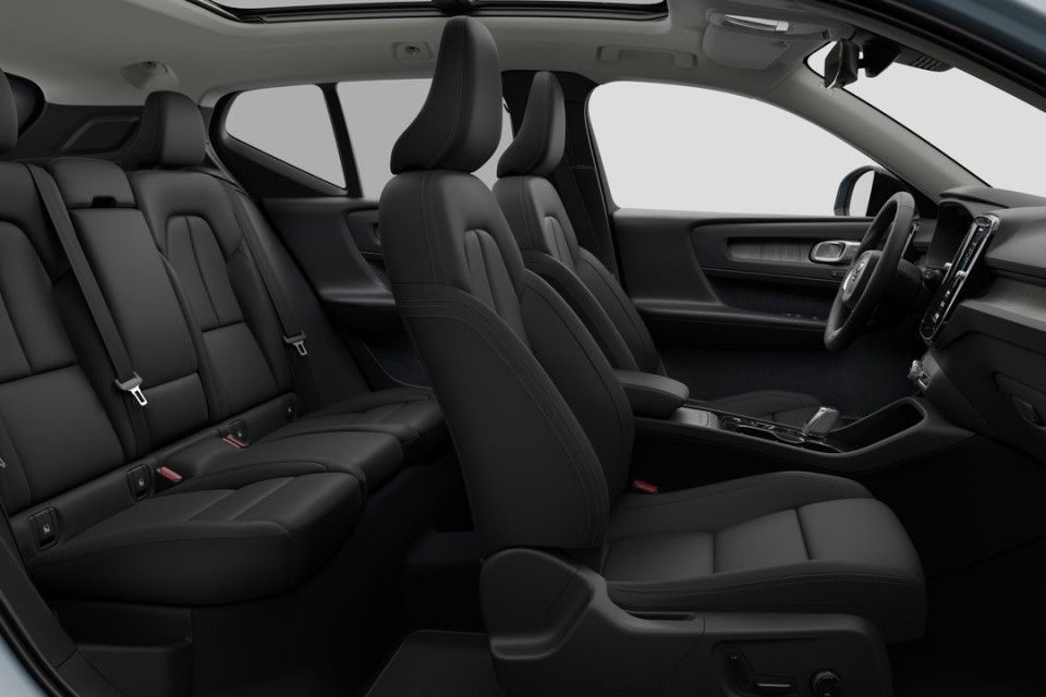 2026 Volvo XC40 - Image 13