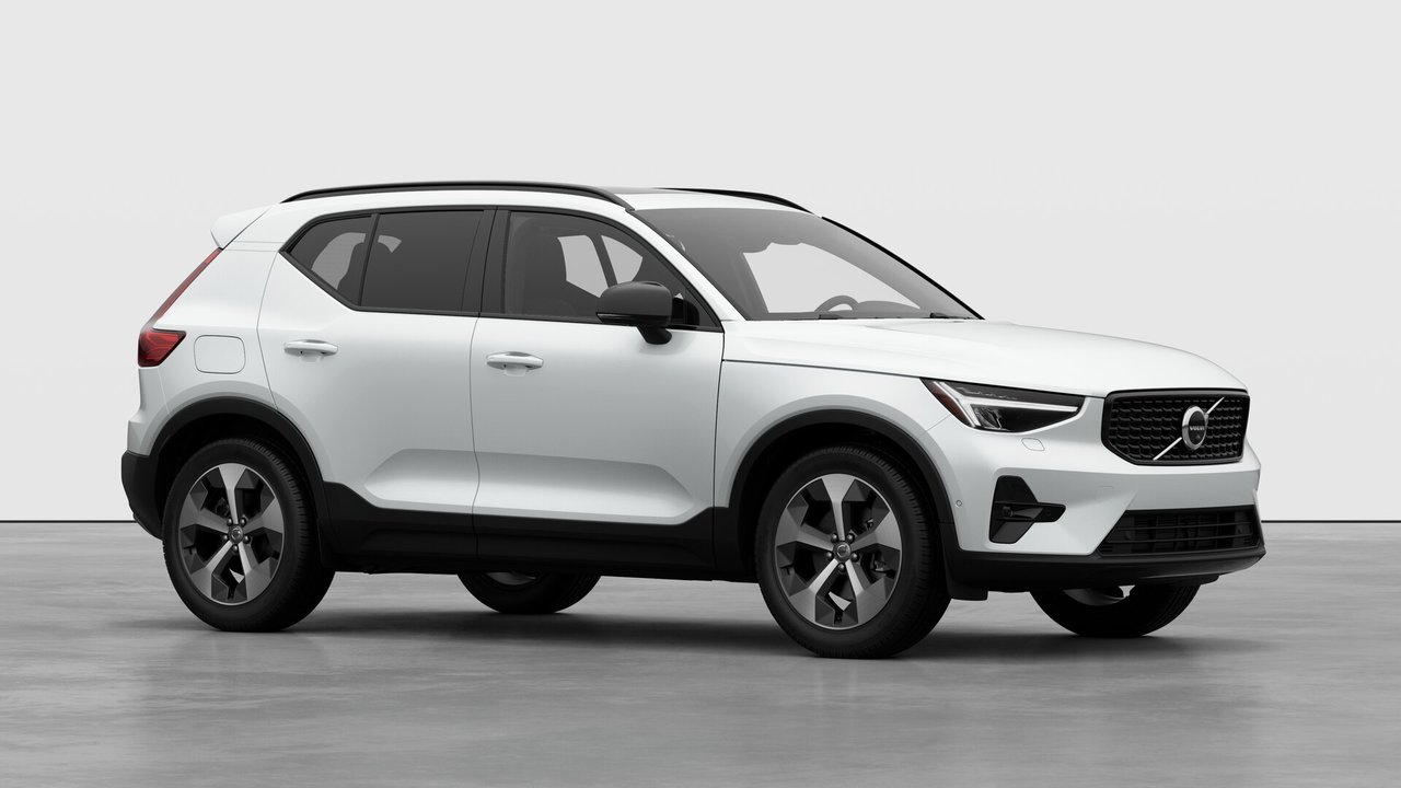 2026 Volvo XC40 - Image 3