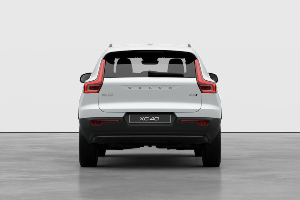 2026 Volvo XC40 - Image 6