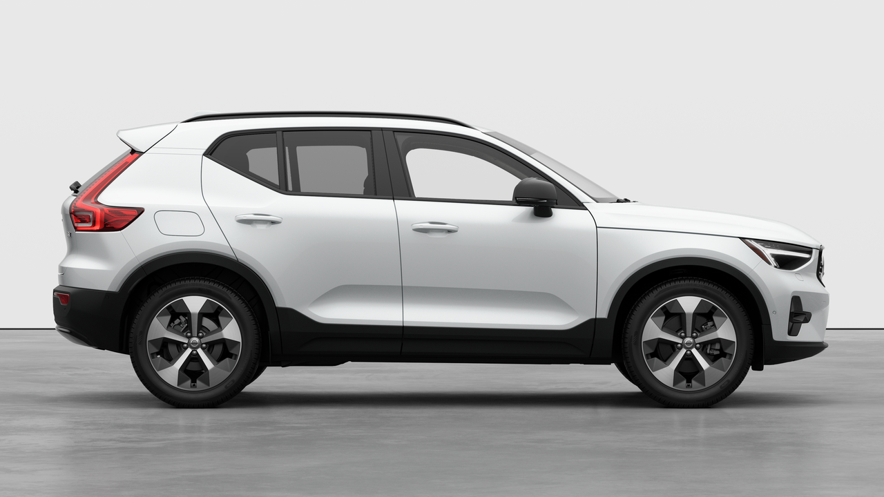 2026 Volvo XC40 - Image 7