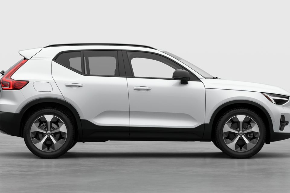 2026 Volvo XC40 - Image 7