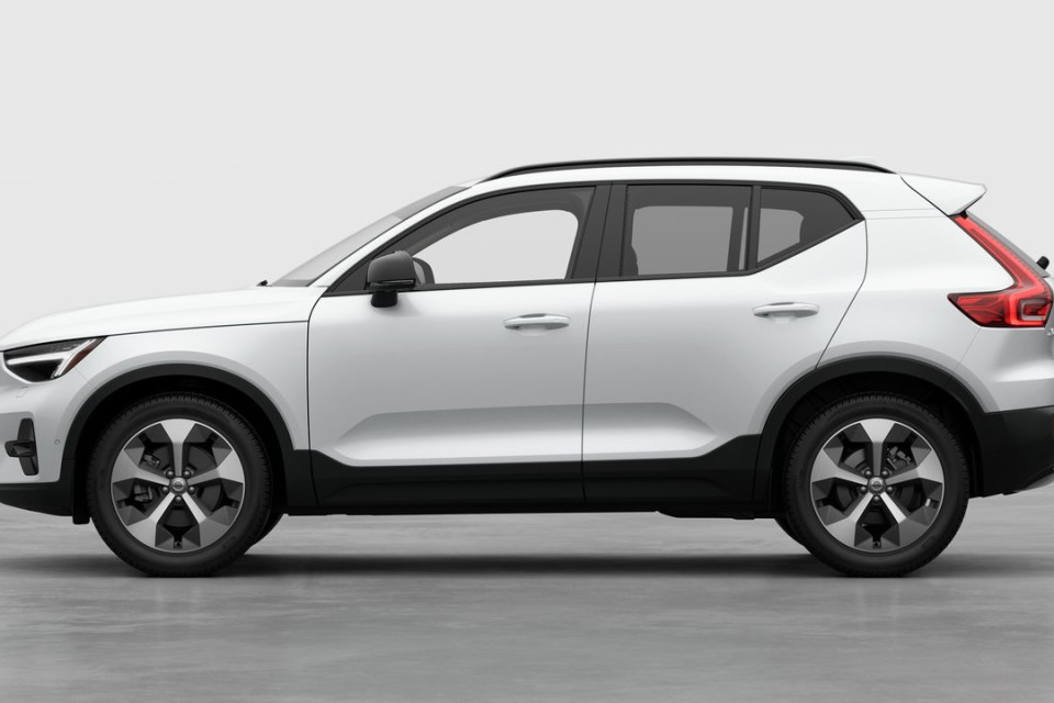 2026 Volvo XC40 - Image 8