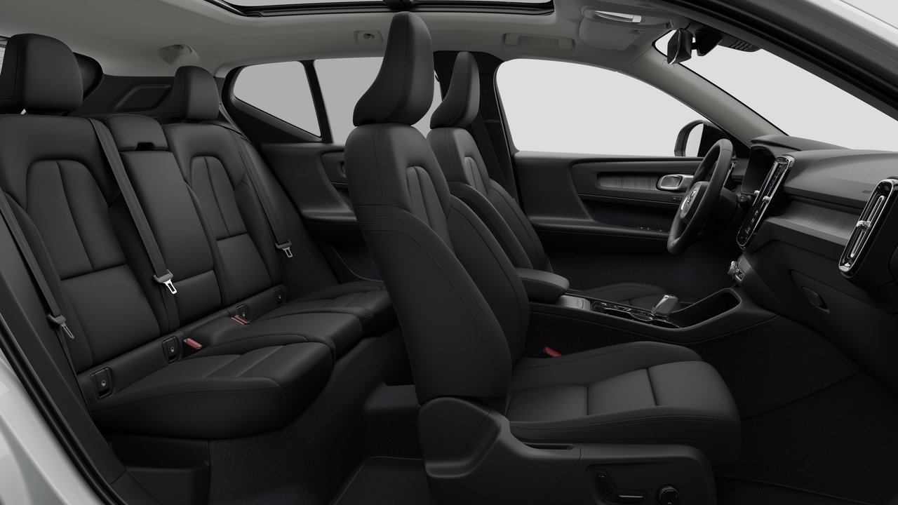 2026 Volvo XC40 - Image 13