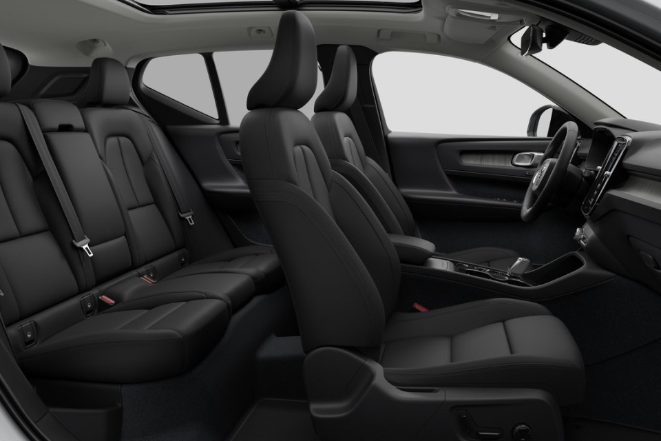 2026 Volvo XC40 - Image 13