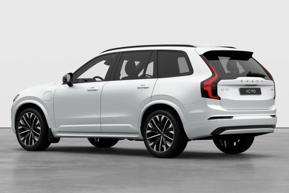2026 Volvo XC90 PLUG-IN HYBRID - Image 2