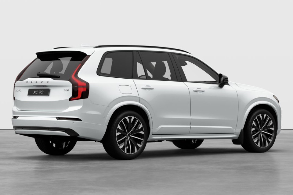 2026 Volvo XC90 PLUG-IN HYBRID - Image 4