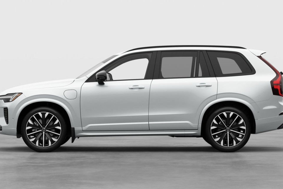 2026 Volvo XC90 PLUG-IN HYBRID - Image 8