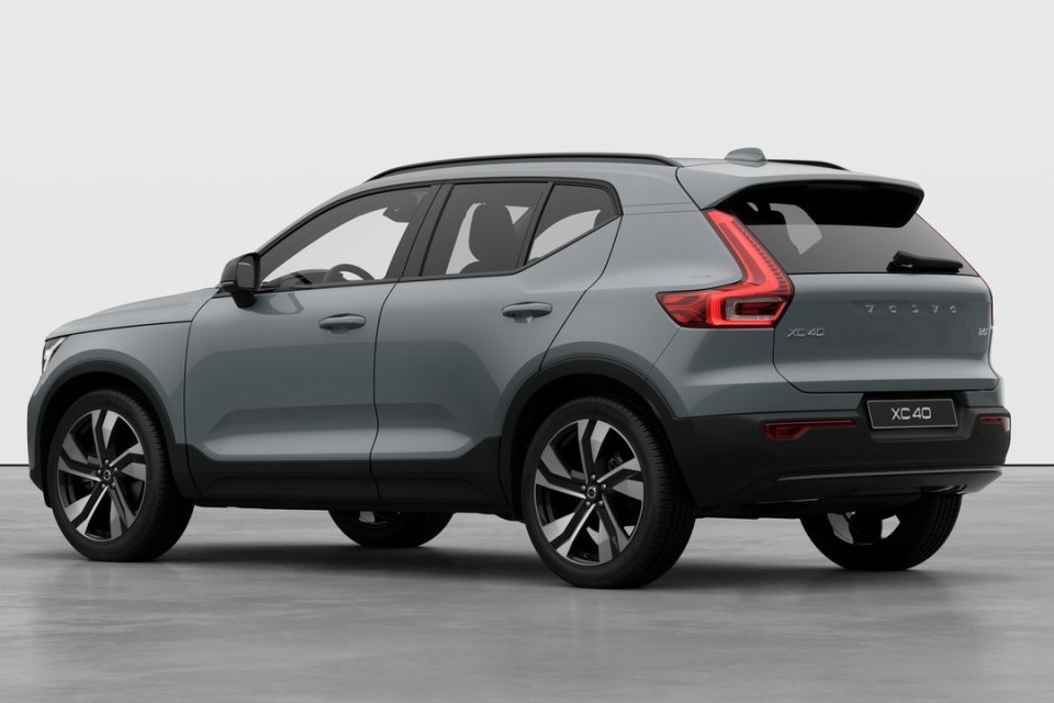 2026 Volvo XC40 - Image 2