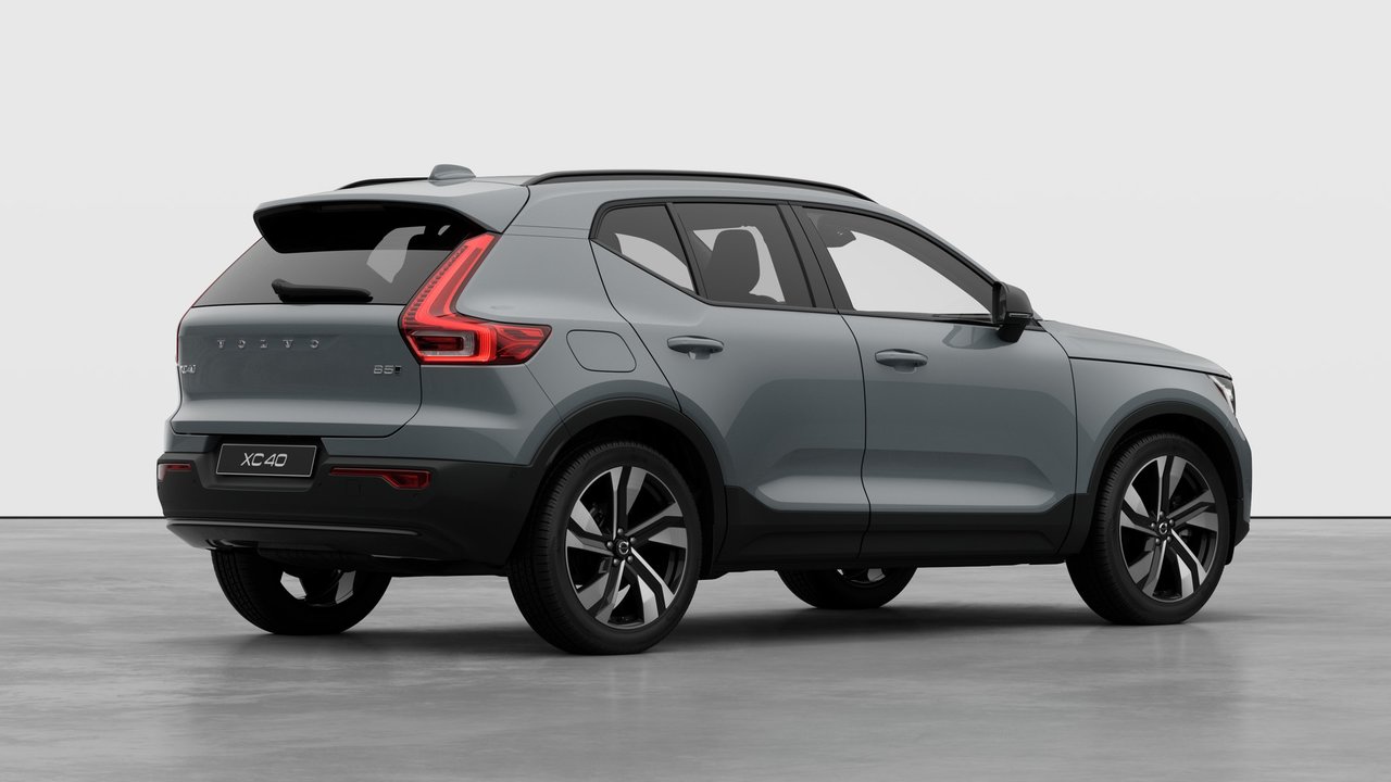 2026 Volvo XC40 - Image 4