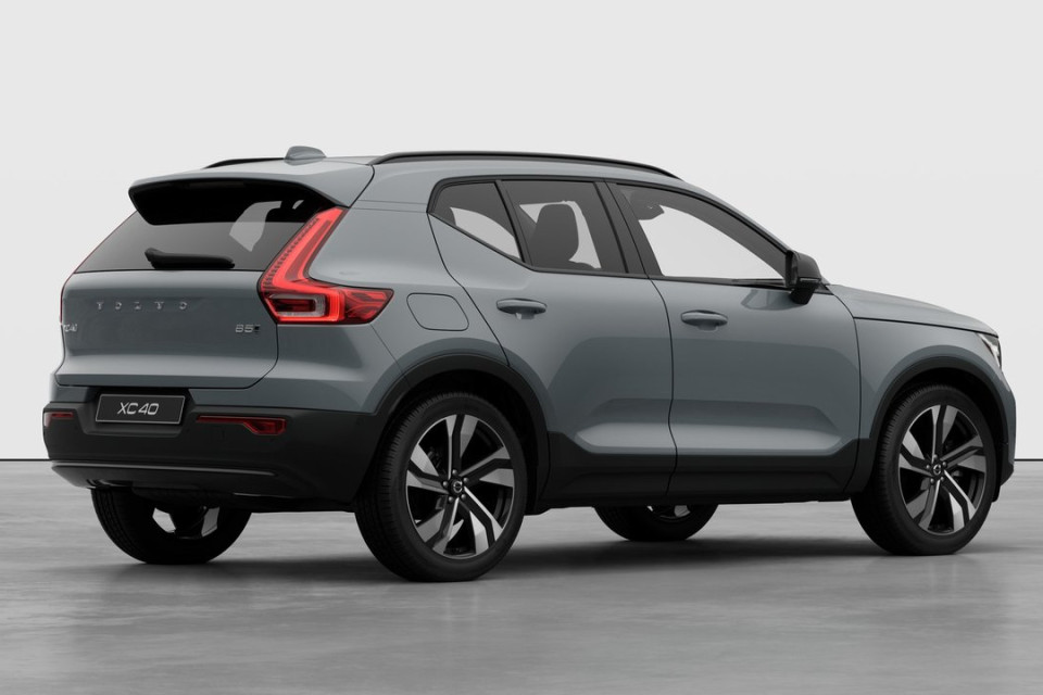 2026 Volvo XC40 - Image 4