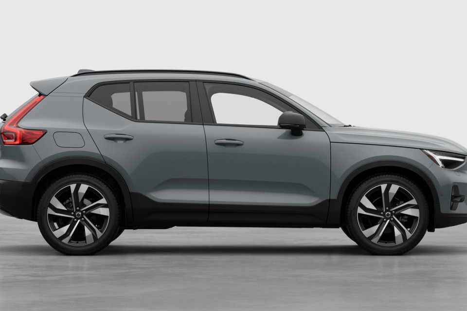 2026 Volvo XC40 - Image 7