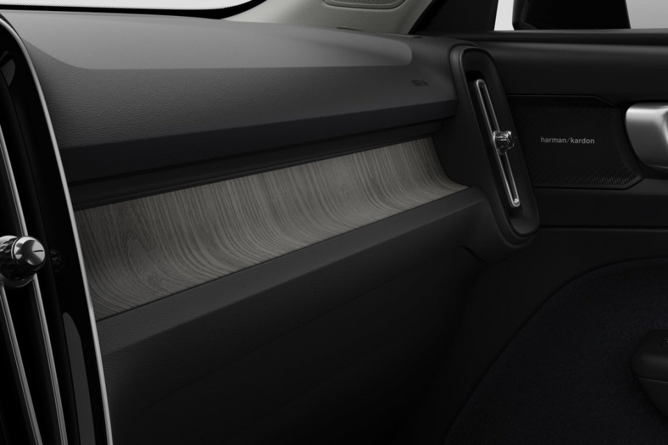 2026 Volvo XC40 - Image 9