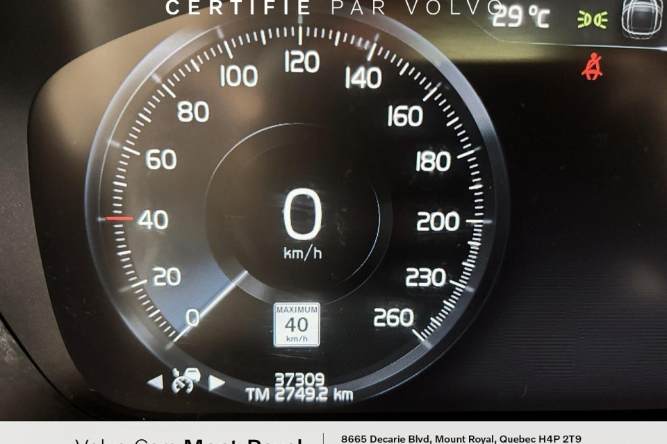 2022 Volvo XC90 - Image 13
