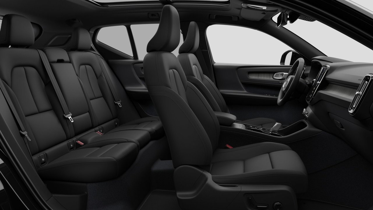 2026 Volvo XC40 - Image 13