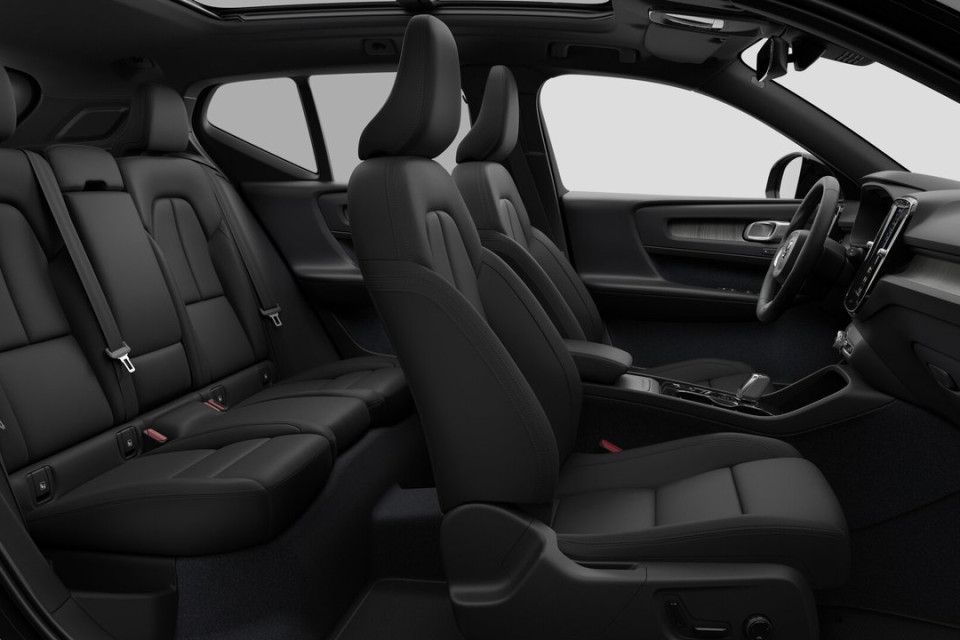 2026 Volvo XC40 - Image 13