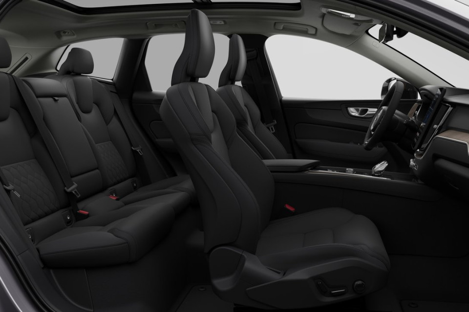 2026 Volvo XC60 - Image 13