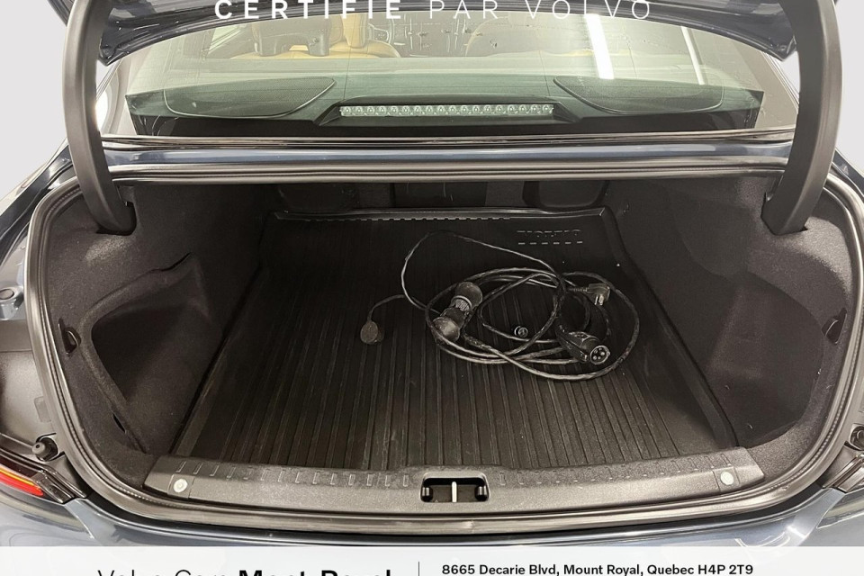 2022 Volvo S90 Recharge Plug-In Hybrid - Image 5