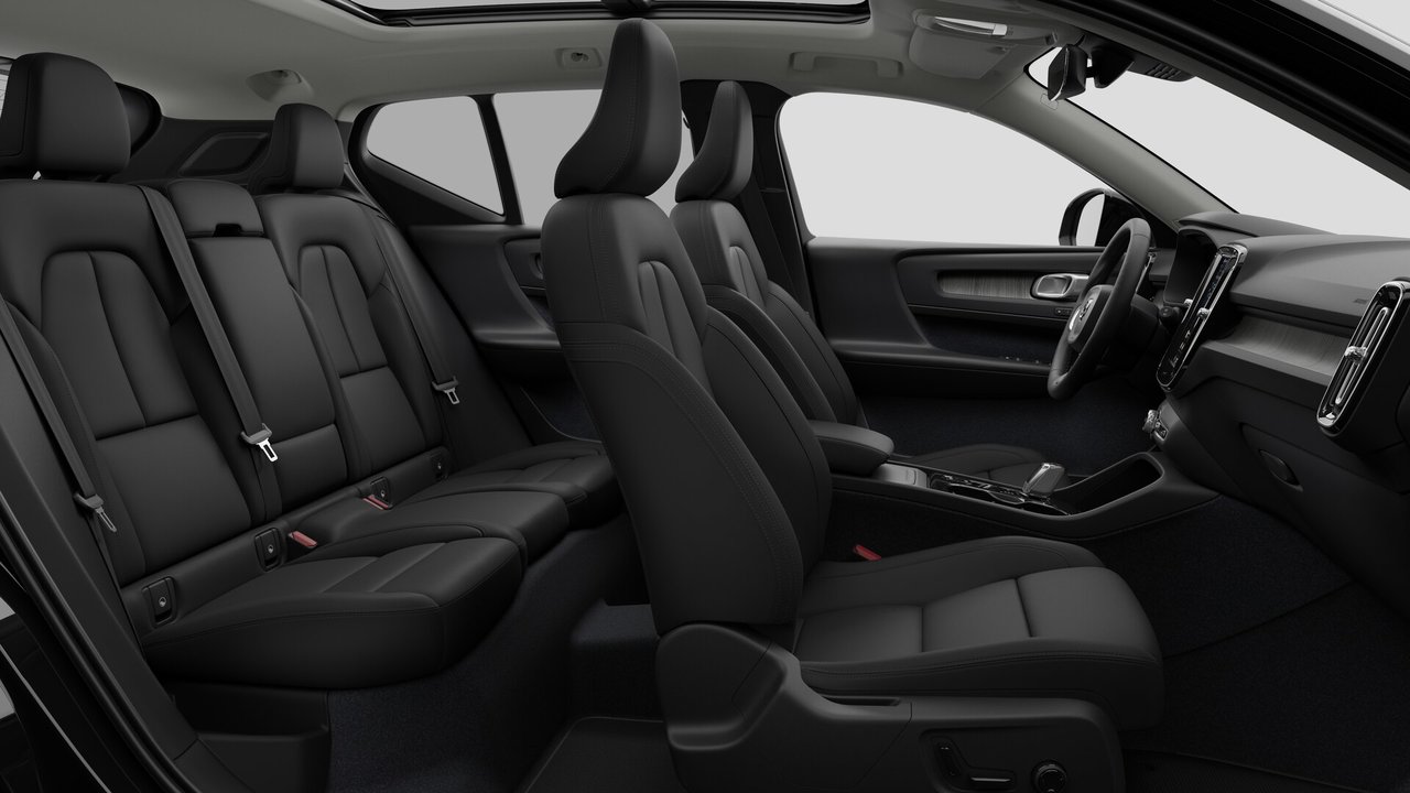 2026 Volvo XC40 - Image 13