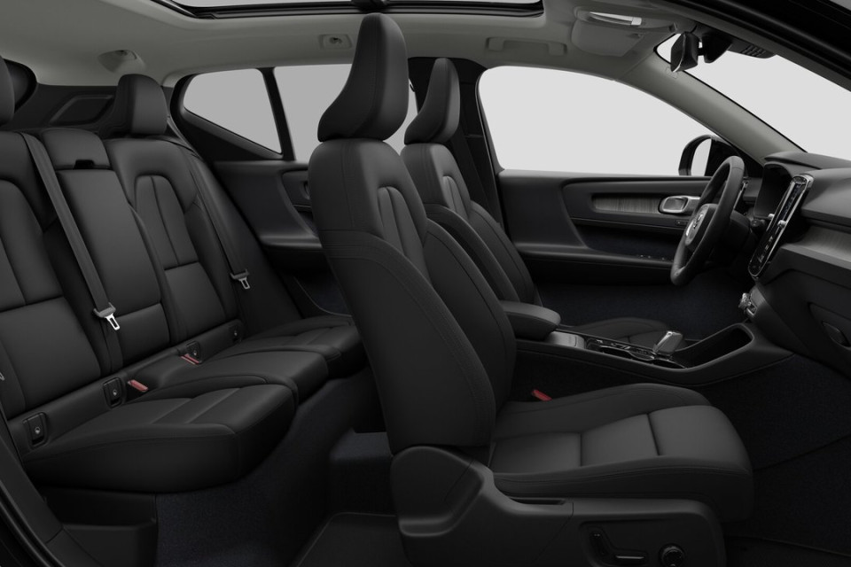 2026 Volvo XC40 - Image 13