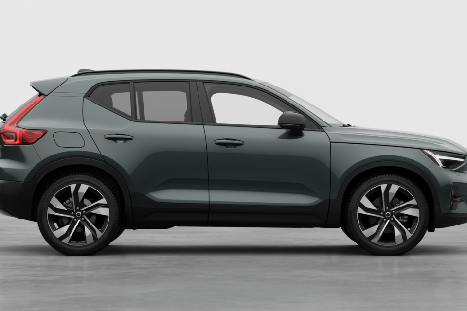 2026 Volvo XC40 - Image 7