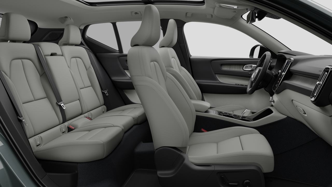2026 Volvo XC40 - Image 13
