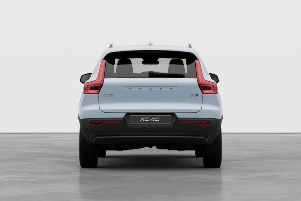 2026 Volvo XC40 - Image 6