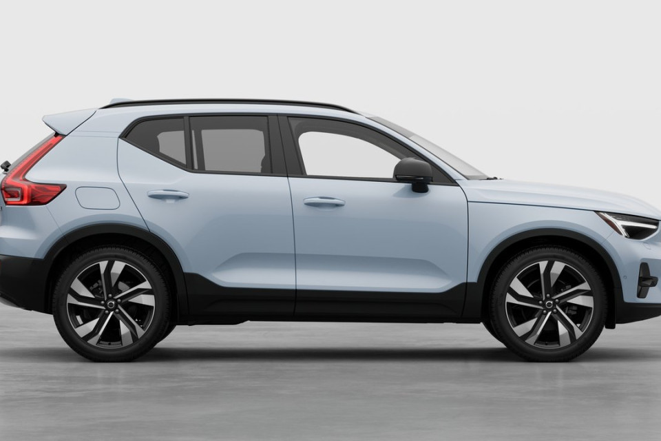 2026 Volvo XC40 - Image 7